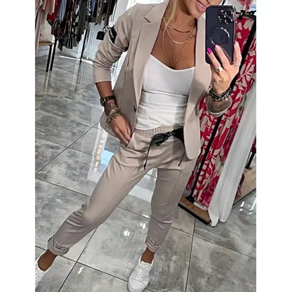 Completo giacca e pantaloni casual per donne