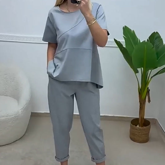 Zweiteiliges Set aus Kurzarmoberteilen und -hosen für Damen